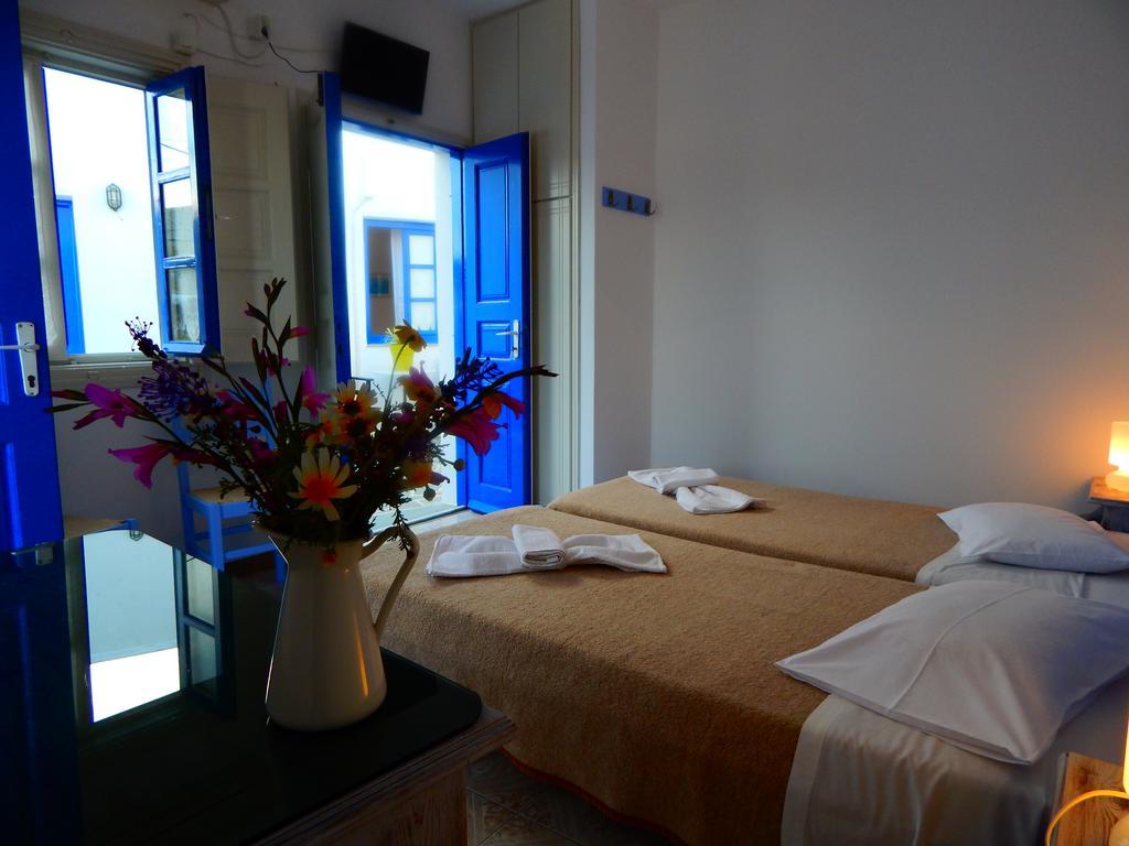 Evgenia Rooms And Apartments Folégandros Oda fotoğraf